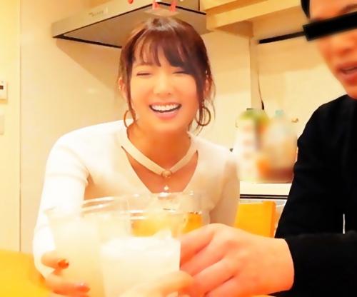「興奮しちゃったの､､､？しようか♡」これは神ラッキー！有名セクシー女優が泥酔して素人チンポと生セックス！マジ天国ｗｗｗ