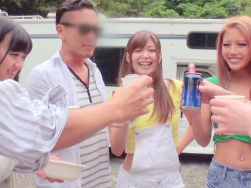 ちょｗやばぁｗｗｗナイスバディなギャルだらけ！所かまわずアゲノリで激ピストンする野外激乱交ｗｗｗ