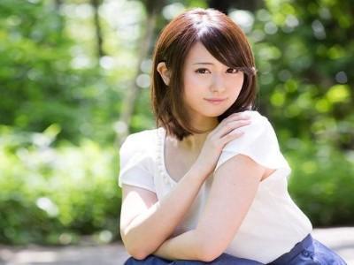 伊東紅　ユルカワ美少女とホテルで淫交！激しい愛撫とピストンで激カワな顔が快楽で歪みながらイキまくる！！