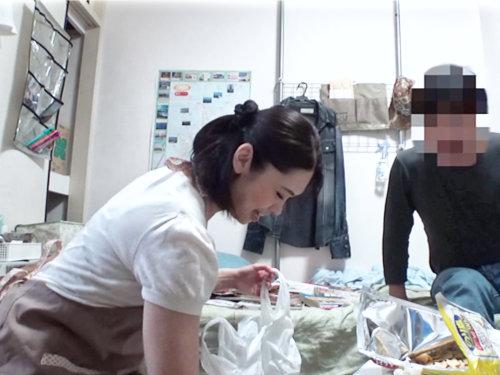 巷で噂のおばさんレンタル！家事も悩みもチンポの世話まで何でもお任せ！！若者のエロ要求に股間を濡らす尻軽奥さんｗｗｗｗｗｗ