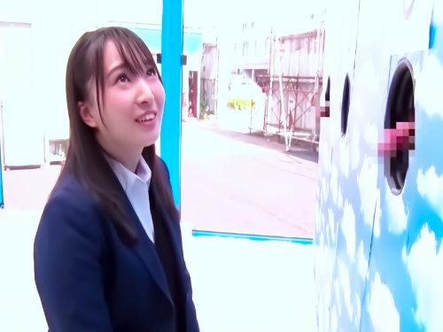 彼のおちんちん､､どれだろぉ・・・・？！可愛えぇ制服少女の前にチンコ群！彼氏棒を当てたら見事賞金！外したら当然SEXな♡