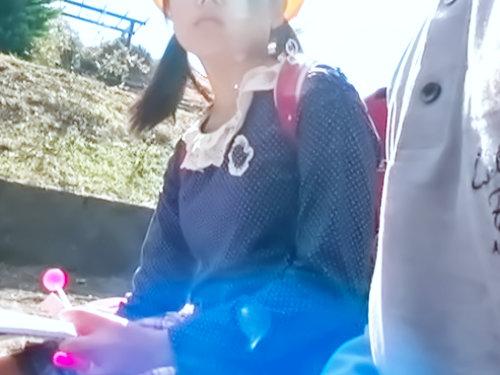 お嬢ちゃん､おじさんと遊ぼうか？下校途中のJS少女を連れ去り猥褻！閲覧注意の犯罪動画！無毛ワレメに生挿入しちゃってるわｗ