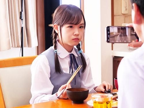 これは外道がすぎんだろｗｗｗｗｗ「再婚相手の連れ娘を凌辱？！」魅力的すぎる貧乳美少女の無毛マンコにゴム無し中出しだって♪