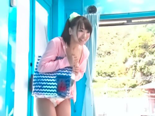 ホントに挿入されちゃうんですか・・・？！MM号に迷い込んだ水着ロリ！あの手この手で流されて真正中出しに笑顔！マジ天使ｗ