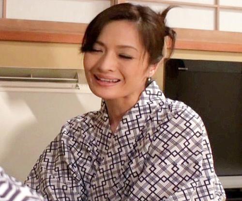 ママでいいのね､､､？まだまだ現役美人マダム！色気に発情する変態息子と温泉旅行でハメまくるｗｗｗ