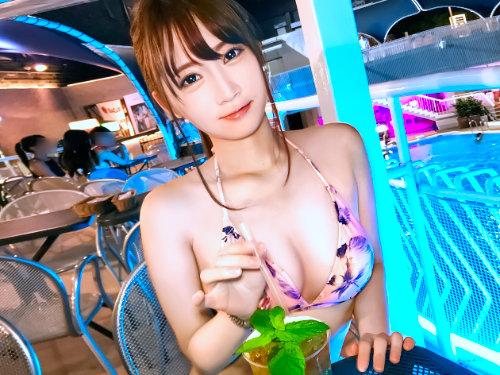どうせヤリモクなんでしょ～～～～？！人気プールは喰い放題なｗｗｗｗビキニ巨乳…エロカワすぎた美少女ギャルにペニス挿入♪