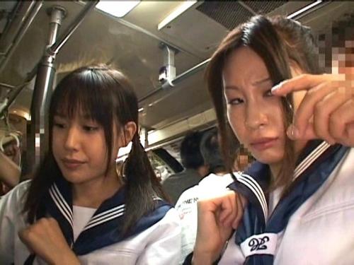 痴漢＊ＪＫ　抵抗しても止めてくれない痴漢！！徐々に反応するカラダは最後にはに肉棒を受け入れてしまう