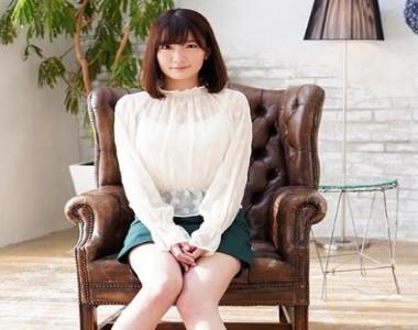 筧ジュン　弾力のある美肌に圧倒的なＪカップ爆乳！ロリ顔に極上ボディのアンバランスな大型新人がデビュー！