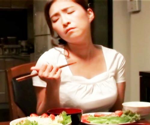 いやッ！ヤメなさいってばぁッッ！！美爆乳な美熟女をガチレイプ！クズ息子に中出し調教される美人母ｗｗｗｗｗ