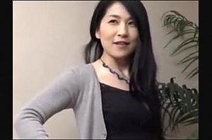 （熟女ナンパ）スタイル抜群の熟妻さんをおだてて脱がせてハメて中出し！！