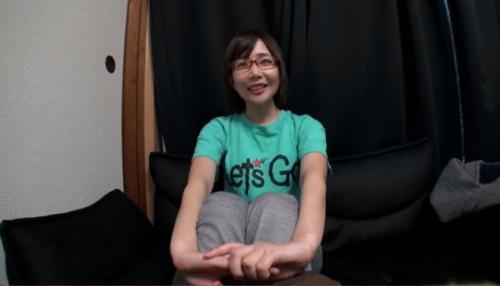 ブス＊メガネ　地味系の残念眼鏡女子だけどＴシャツの中身はSSS級の絶品ボディで感度抜群淫乱娘！！
