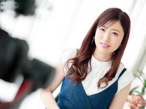 あざと可愛い女子アナ系のアラサー美人妻AV降臨！旦那のマンネリSEXに飽きちゃって他人棒おねだりする超肉食モンスター！！