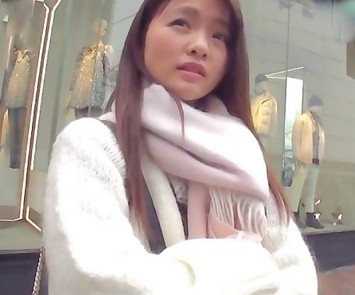 迷い込んだスレンダー美女が現ナマつかまされてトンデモ体位で３Ｐされちゃってるｗｗｗ