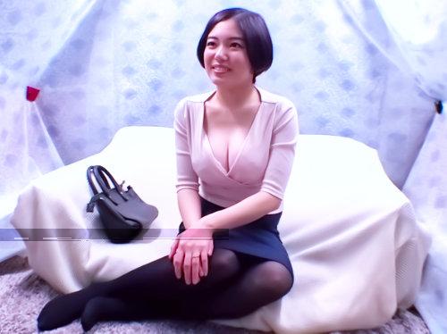 突然の生チン挿入に秒堕ちガンガン腰振りマジｗｗｗｗｗｗ「少しだけなら♪」上品セレブもチンポの前ではただのメス穴確定な♪