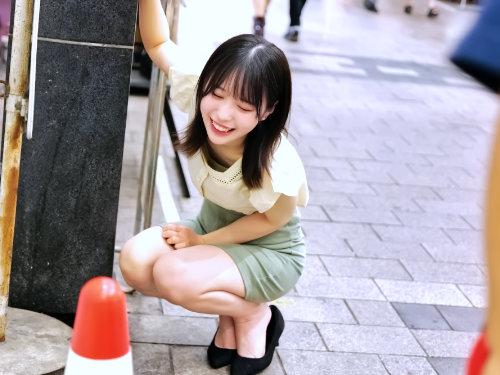 ダメだって！もう止めてー－－！！すんごい人混みのなかを固定リモバイで絶頂お散歩！濡れすぎてチンチン欲しがる天然ロリ少女♡