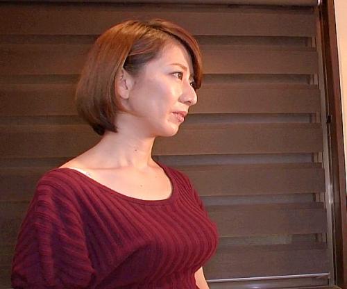 おばさんが初めてでいいのね､､､？たまらん色気の美熟女は若者に迫られ股間を濡らす！童貞ピストンに理性ぶっ飛び中出し懇願ｗｗｗ