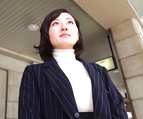 旦那より感じさせてくれますか､､､？すっげぇ色気の美人熟女が温泉旅行で性欲開放ｗｗｗ不倫行為に酔いしれるｗｗｗ