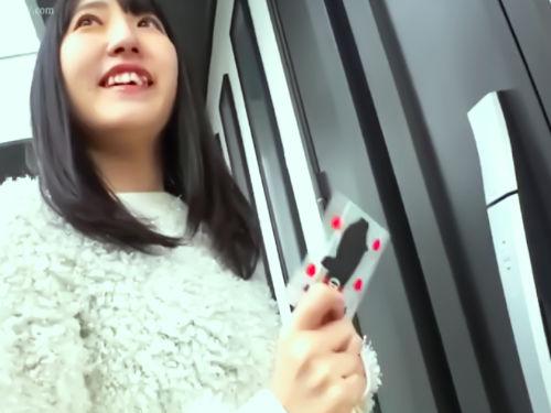わたしの自宅？それ超ヤバイですぅ～～～♡無警戒に家に招いたらアカンでしょ？！何故か脱がされて中出しに発展の上玉ロリ♡