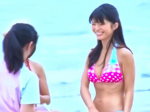 真夏ビーチの水着美女はくそ鉄板なｗｗｗｗｗｗMM号で日焼けケアのつもりがたっぷり発情させられ失禁トロトロの生タダマンな♪