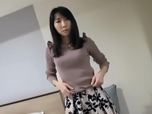 あなた､ごめんなさい･･･レスで性欲ガンギマリの美熟女まじエロイわｗｗ旦那放置で他人竿しゃぶりまくるアラフィフ女の肉欲♡