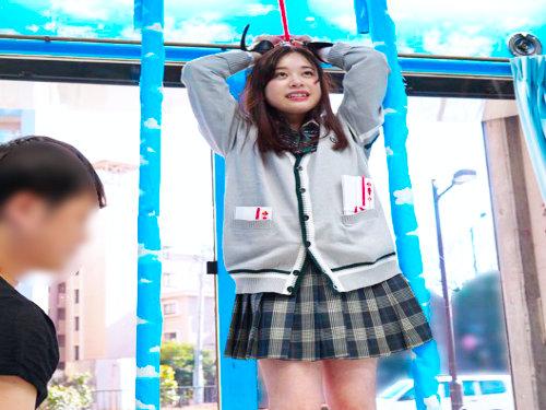 やだぁ～～♪超ヤバいんだけどぉ・・・・。完全拘束の性感刺激モーレツｗｗｗ乳清楚な制服少女が玩具体験で大量潮吹きズボズボ♪