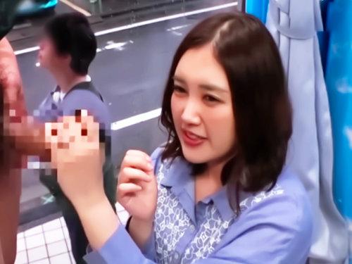 窓の外には何も知らない旦那の姿ｗｗｗ「わたし､､人妻なのにぃ･･･」美巨乳アラサー美熟女…他人棒の快楽に負けてしまったぁ