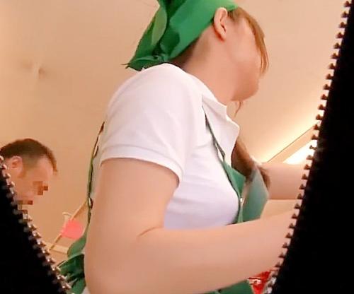 やめてくださいっ！！仕事中の美人奥さんにイタズラしかければご無沙汰マンコがスイッチ入ってもうどうにも止まらない！！