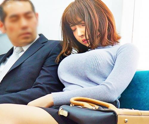 ぐはｗ神爆乳やべぇｗｗｗ無意識にオスの性欲を掻き立てる着衣巨乳！エロすぎ神美少女は襲われ犯されても仕方なし！
