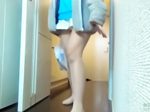 簡単にヤリ部屋なんかに入ったらアカンやん？！メチャクソ可愛い女の子が餌食ｗｗｗSEX目的野郎に即ズボされた清楚美乳ちゃん
