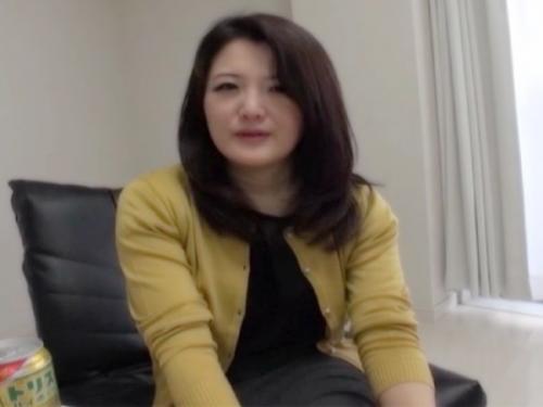 なにこれ？！すごぉぉぉい！！酒とチンポに狂った美魔女の痴態､まじやべぇわｗｗｗ年下イケメンとおまんこハッスル絶頂潮ｗｗｗ