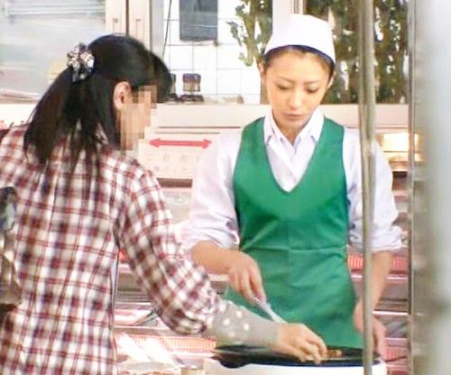 いやぁぁっっ！パートのおばさんがゲスの餌食に！仕事中の鬼畜行為に感じまくって肉棒挿入を拒めないｗｗｗ