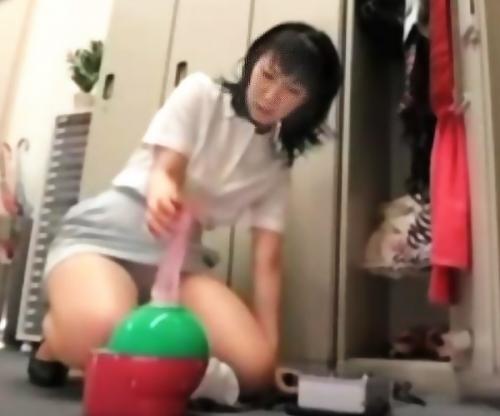 「何コレ？！すっごい最高ーーーーッ！」ロッカー開けたら鬼畜マシーーン！初めてのおもちゃに美人ＯＬの股間決壊ｗｗｗｗｗ
