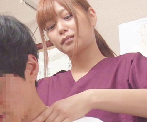 マッサージ中に可愛いおっぱいの感触で興奮すれば裏オプ交渉して強引にハメたったｗｗｗ