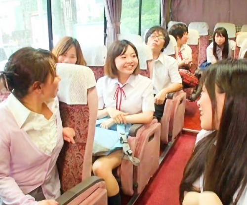 ナマで､､､いいからね♡修学旅行でハメを外すＪＫ集団ｗｗｗ同級生チンポを痴女ッてハーレム中出し狂乱ｗｗｗ