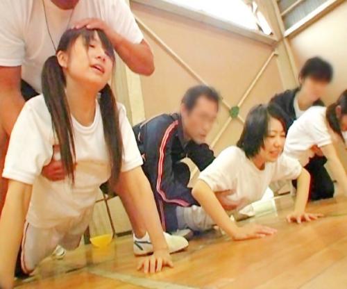 『コーチ､､､ヤメてください､､､』部活動で行われるセクハラ指導！エロ幼女のカラダをむさぼるクズコーチ！マジ変態ｗｗｗ