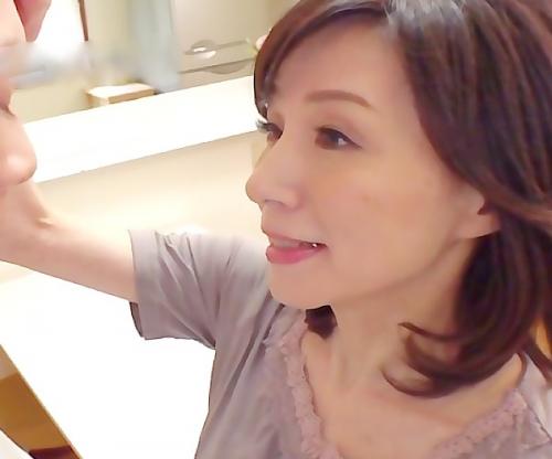 お母さんに任せない､､､♡愛する息子の膨張する肉棒にぐっちょり濡れる完熟マンコ！禁断の性欲暴走を抑えられない五十路母！！