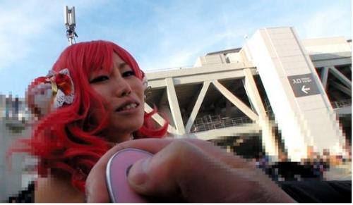 アニコス＊辱め『えっ！ここでするんですか・・・？』自称淫乱コスプレイヤーのおまんこにローターぶっこんで公開調教がやばい！