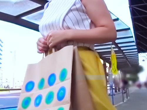 買い物途中でMM号に寄り道した人妻の運命？！「夫より逞しいチ○ポ♡♡」ナイスバディすぎな四十路の美熟女に種付け中出しｗ