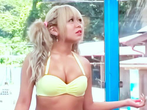 過去トップクラスの美爆乳！最高かよ？！「真夏ビーチはくそ鉄板♪」失禁サーバーのパイパンギャル…媚薬エステで神堕ち♡