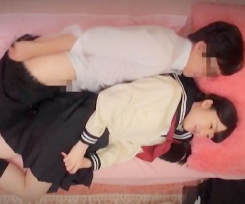 お小遣いくれるの､､､？こんな可愛い女の子に密室添い寝されたら強引にでもハメたおすよなｗｗｗ