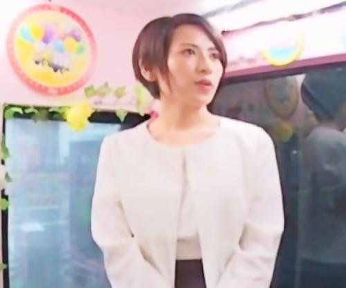 えぇっ～～！すっごいですぅ､､､､♡♡ナンパされてやってきたインテリ美人！現金渡せ何でも許してくれるぞｗｗｗ