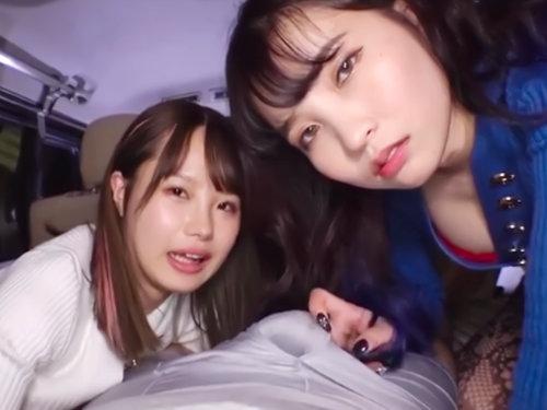 破廉恥すぎる美ギャルがＷで挟み撃ちモーレツ？！「オチンチン最高だねーーー♡」同時チンポ責め！左右で挟まれ天国プレイな♪