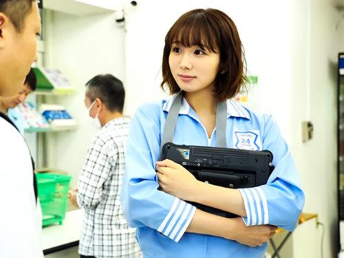 コンビニで働く美人妻はバイト青年と不倫沼？！「仕事しろよｗｗｗｗｗ」イケナイ場所ほどに濡れまくる底無し沼セックス♪