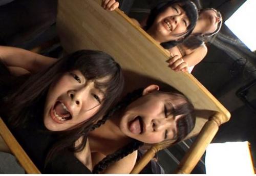 ハメ潮＊乱交　4人の美少女が監禁拘束されて徹底的にいたぶられる！！凌辱拷問の苦痛と快楽にイキ潮ハメ潮大洪水スペシャル！！