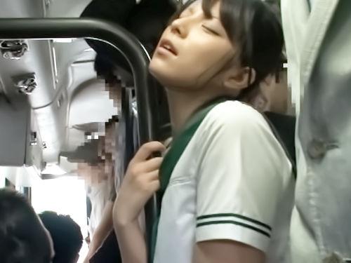 いやだめ！みんな見てる｡｡｡｡｡混み合う通学バスで鬼畜マジなｗｗｗ清楚系ロリが媚薬キメられ飽きるまで犯されまくりだぜ！！