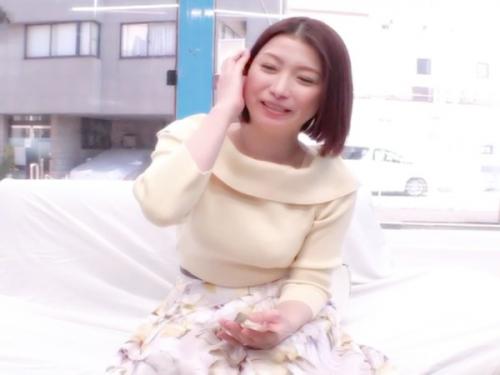 潮吹き直後のぐちょ濡れケイレンマンコにデカチン生ハメ絶叫アクメ連発！エロ巨乳な美人妻に連続中出しだぜｗｗｗｗ