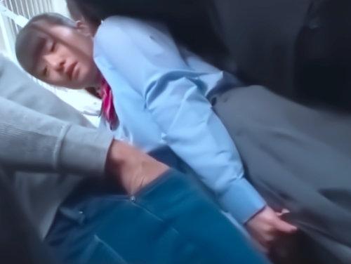 逃げられない満員電車で鬼畜マジエグ？！「ゆるして･･･」育ち盛りのカラダをイジられまくり敏感少女はペニス挿入を拒めない♪