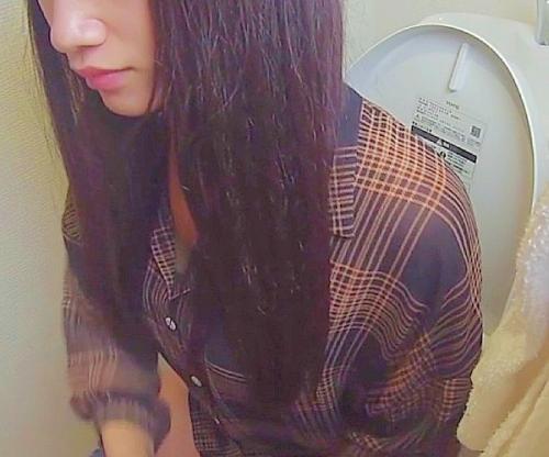 おばさん酔わせてどうする気､､？一人呑みする素人主婦！ヤリ部屋に連れ込まれて浮気中出しＳＥＸを勝手に流出ｗｗｗ