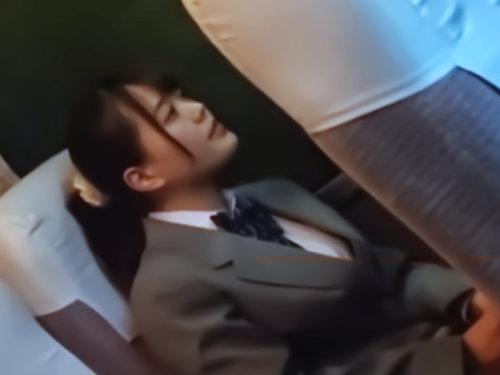 逃げられない夜行バスで外道マジキチｗｗｗｗｗ独りぼっちの女子高生ギャル…声も出せず強制的に犯されてしまった号泣アクメ