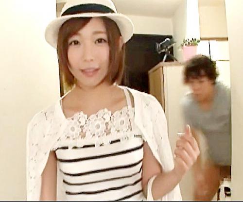 外からみえちゃうぉ。。。超人気女優をゲリラハメ！ベランダで激ピスされ恥ずかしいけど感じちゃう！！